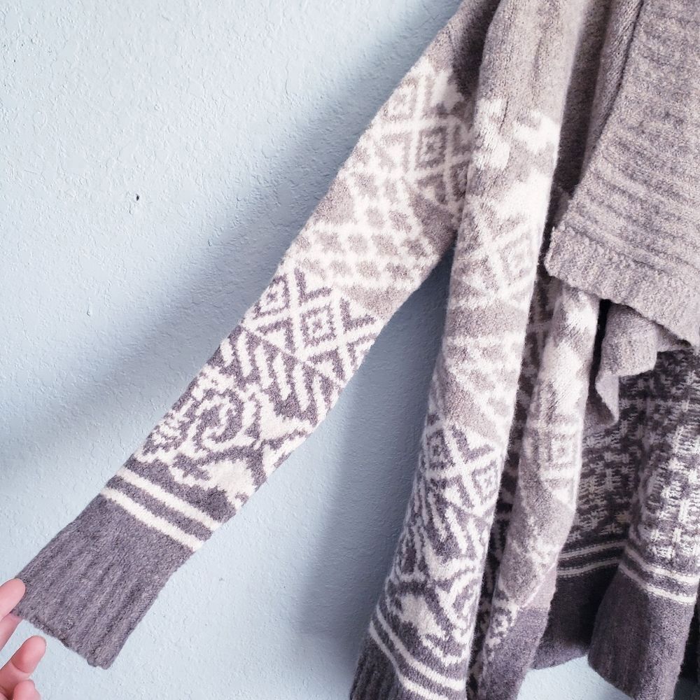 Abercrombie & Fitch Aztec Pattern Waterfall Open … - image 3